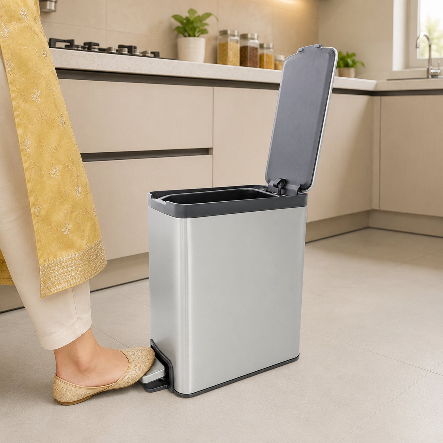 5L SS Indoor Trash Can With Foot Pedal
